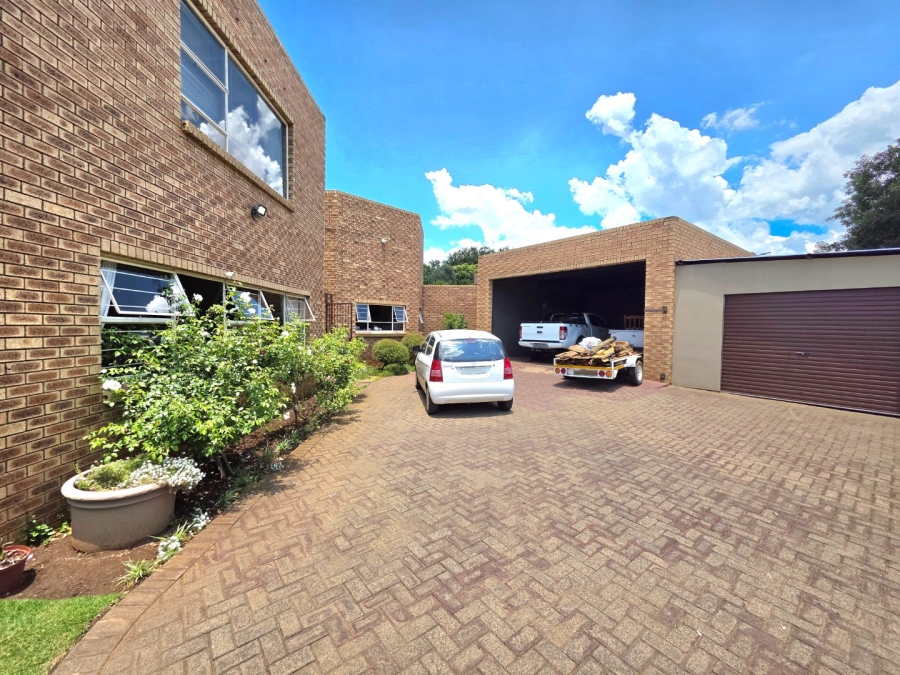 5 Bedroom Property for Sale in Panorama Free State